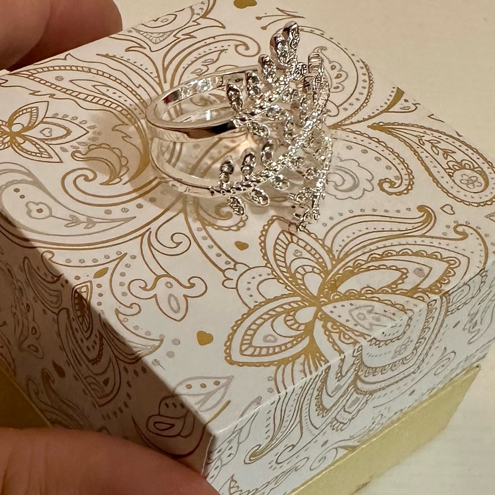 Carter's Elegant Silver Plated Leaf Ring. - image 5